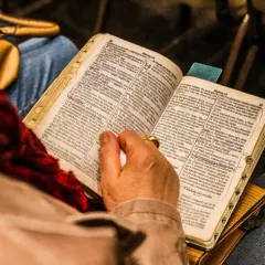 Jak kościół katolicki zmienił biblię i wpłynął na jej interpretację
