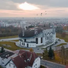 Ile ludzi chodzi do kościoła? Zaskakujące statystyki i fakty
