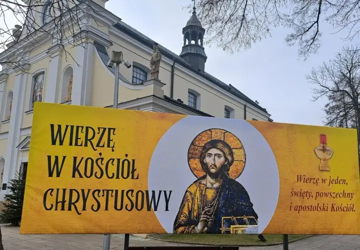 Co to znaczy, że kościół jest powszechny? Zrozumienie jego misji