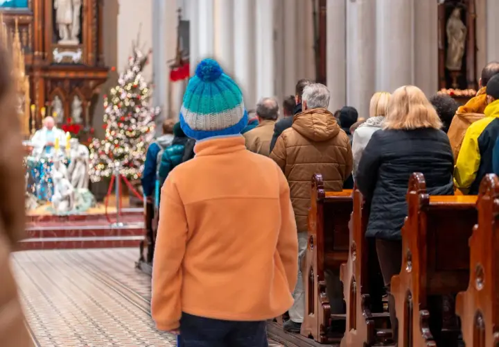 Czy w kościele można być w czapce? Odkryj nieznane zasady ubioru