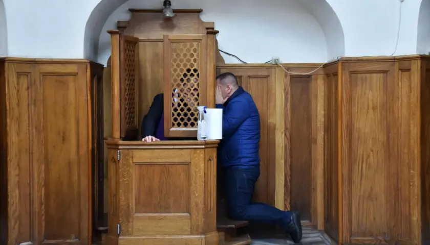 Spowiedź święta: kiedy została wprowadzona i jej znaczenie w Kościele