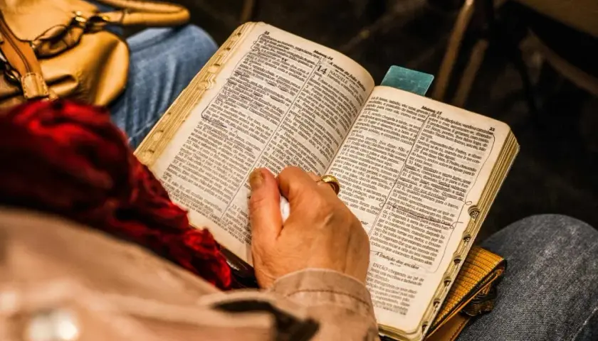 Jak kościół katolicki zmienił biblię i wpłynął na jej interpretację