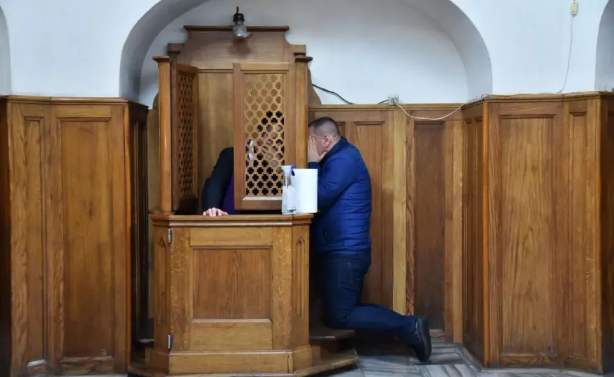 Spowiedź święta: kiedy została wprowadzona i jej znaczenie w Kościele