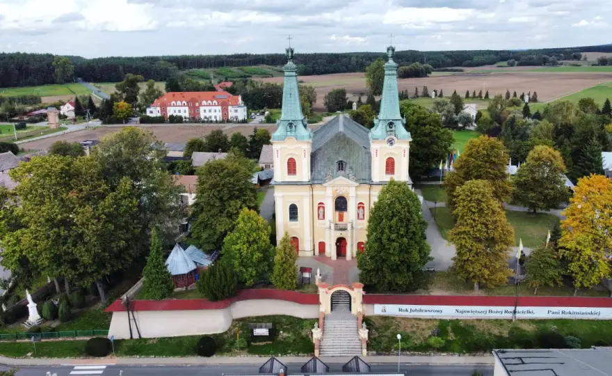 Rokitno sanktuarium: historia cudownego obrazu i jego znaczenie