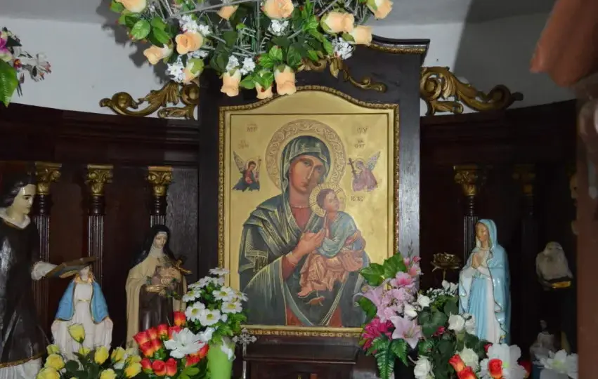 Majówka w kościele – znaczenie, tradycje i historia nabożeństw