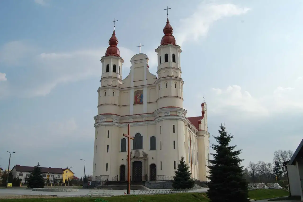 Zdjęcie Sanktuarium św. Rodziny w Wyszkowie: Historia i znaczenie dla rodzin